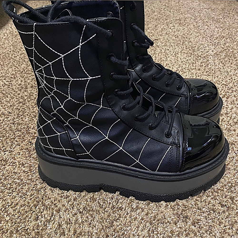 Demonia size 9 slacker-88